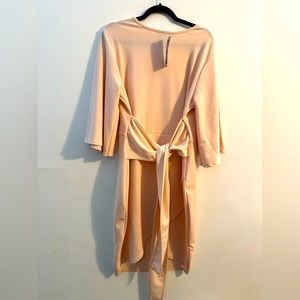 Boo Hoo Peach Size 16 dress NWT  Stretch Tie MIDI Bell Sleeve Sexy silhouette